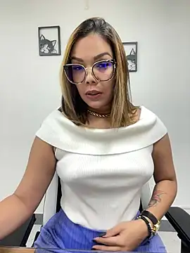 Snapshot of KellyBrooklyn_ chatting on 03/22/25, 12:46 KellyBrooklyn online show from 03/22/25, 12:46