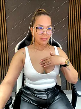 Snapshot of KellyBrooklyn_ chatting on 09/13/25, 02:39 KellyBrooklyn online show from 09/13/25, 02:39