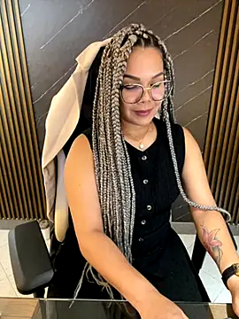 Snapshot of KellyBrooklyn_ chatting on 10/21/25, 01:23 KellyBrooklyn online show from 10/21/25, 01:23