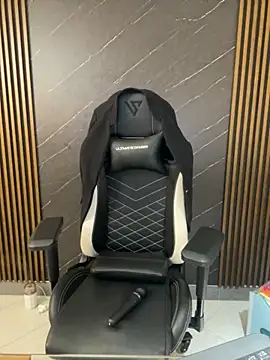 Snapshot of KellyBrooklyn_ chatting on 10/28/25, 03:14 KellyBrooklyn online show from 10/28/25, 03:14