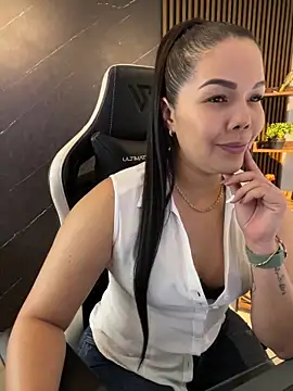 Snapshot of KellyBrooklyn_ chatting on 04/11/26, 03:38 KellyBrooklyn online show from 04/11/26, 03:38