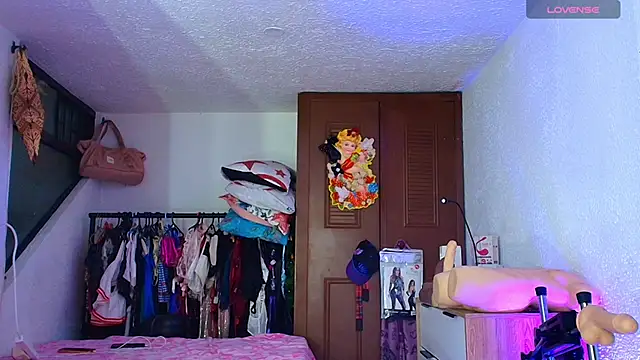 deepthroatlatina online show from 03/06/26, 01:13
