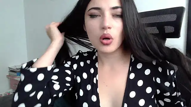 Snapshot of Honey_Aynur20 chatting on 01/05/25, 09:47 Honey Aynur20 online show from 01/05/25, 09:47