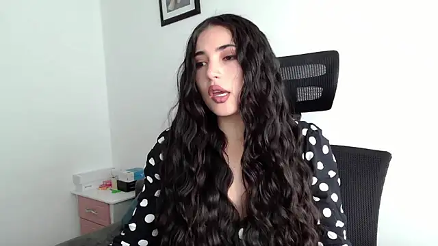 Snapshot of Honey_Aynur20 chatting on 02/02/25, 03:39 Honey Aynur20 online show from 02/02/25, 03:39