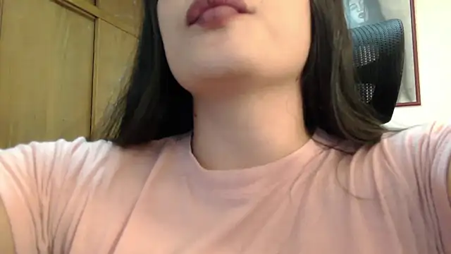Snapshot of Honey_Aynur20 chatting on 02/26/25, 10:20 Honey Aynur20 online show from 02/26/25, 10:20