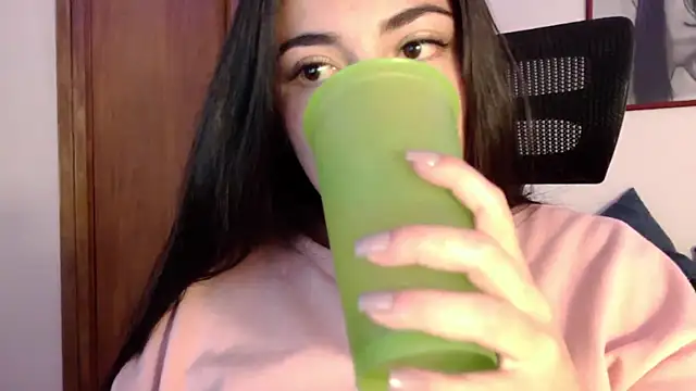 Snapshot of Honey_Aynur20 chatting on 09/10/25, 07:14 Honey Aynur20 online show from 09/10/25, 07:14
