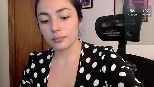 Snapshot of Honey_Aynur20 chatting on 10/03/25, 06:27 Honey Aynur20 online show from 10/03/25, 06:27