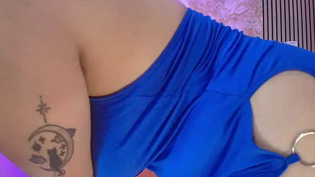 Snapshot of JuliRamirez chatting on 10/01/25, 12:44 JuliRamirez online show from 10/01/25, 12:44