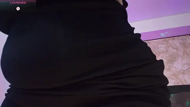 Snapshot of JuliRamirez chatting on 11/30/25, 01:37 JuliRamirez online show from 11/30/25, 01:37