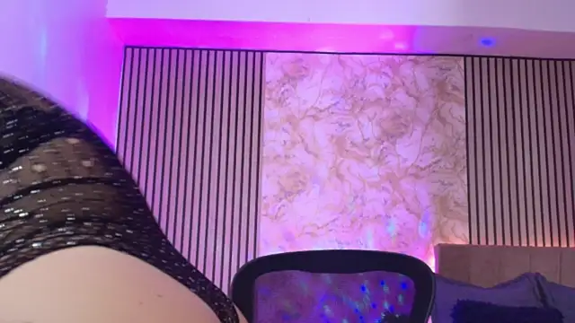 JuliRamirez online show from 06/15/26, 12:18