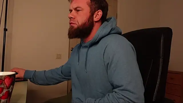 Snapshot of Tommy_Burnz chatting on 01/12/25, 02:35 Tommy Burnz online show from 01/12/25, 02:35