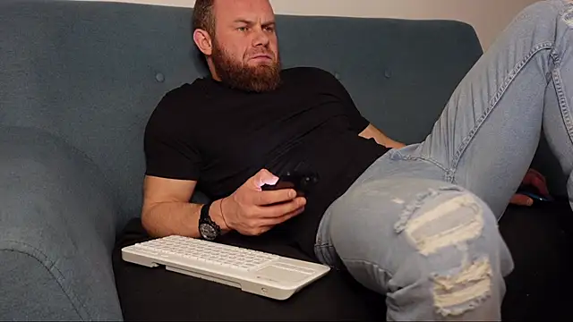 Snapshot of Tommy_Burnz chatting on 01/25/25, 05:40 Tommy Burnz online show from 01/25/25, 05:40