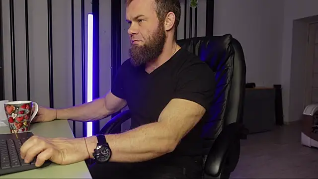 Snapshot of Tommy_Burnz chatting on 02/13/25, 02:45 Tommy Burnz online show from 02/13/25, 02:45