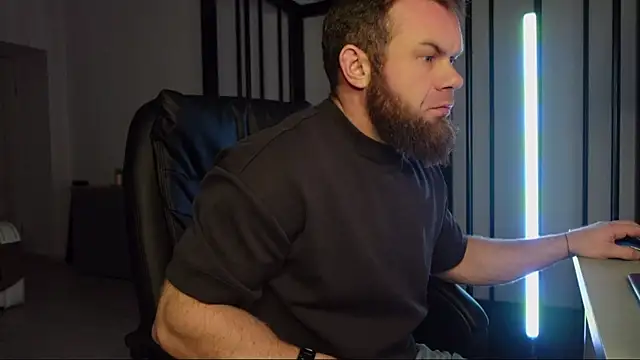 Snapshot of Tommy_Burnz chatting on 02/26/25, 02:48 Tommy Burnz online show from 02/26/25, 02:48