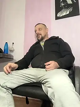 Snapshot of DanielOhCool chatting on 12/10/24, 10:38 DanielOhCool online show from 12/10/24, 10:38