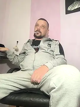 Snapshot of DanielOhCool chatting on 12/16/24, 03:32 DanielOhCool online show from 12/16/24, 03:32