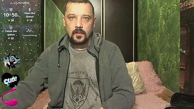 Snapshot of DanielOhCool chatting on 12/23/24, 08:22 DanielOhCool online show from 12/23/24, 08:22