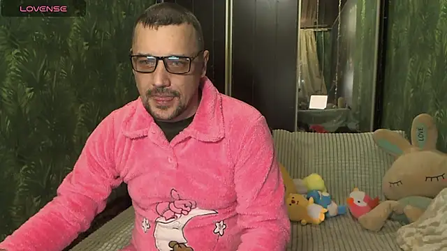 Snapshot of DanielOhCool chatting on 01/17/25, 01:46 DanielOhCool online show from 01/17/25, 01:46