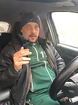 Snapshot of DanielOhCool chatting on 02/03/25, 10:25 DanielOhCool online show from 02/03/25, 10:25