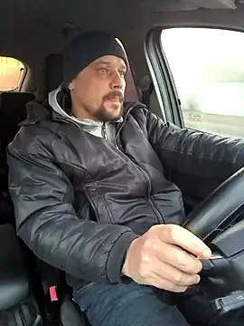 Snapshot of DanielOhCool chatting on 02/13/25, 02:52 DanielOhCool online show from 02/13/25, 02:52