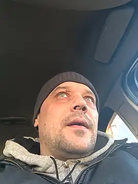 Snapshot of DanielOhCool chatting on 02/21/25, 02:16 DanielOhCool online show from 02/21/25, 02:16