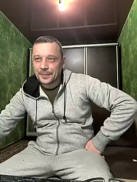 Snapshot of DanielOhCool chatting on 02/24/25, 01:53 DanielOhCool online show from 02/24/25, 01:53