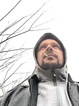 Snapshot of DanielOhCool chatting on 03/11/25, 08:09 DanielOhCool online show from 03/11/25, 08:09