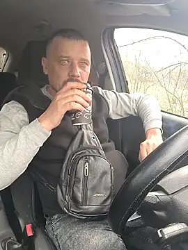 Snapshot of DanielOhCool chatting on 03/17/25, 10:06 DanielOhCool online show from 03/17/25, 10:06