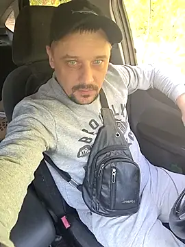 Snapshot of DanielOhCool chatting on 09/17/25, 11:12 DanielOhCool online show from 09/17/25, 11:12