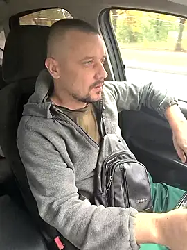 Snapshot of DanielOhCool chatting on 09/19/25, 08:27 DanielOhCool online show from 09/19/25, 08:27