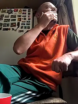 Snapshot of DanielOhCool chatting on 09/20/25, 08:37 DanielOhCool online show from 09/20/25, 08:37