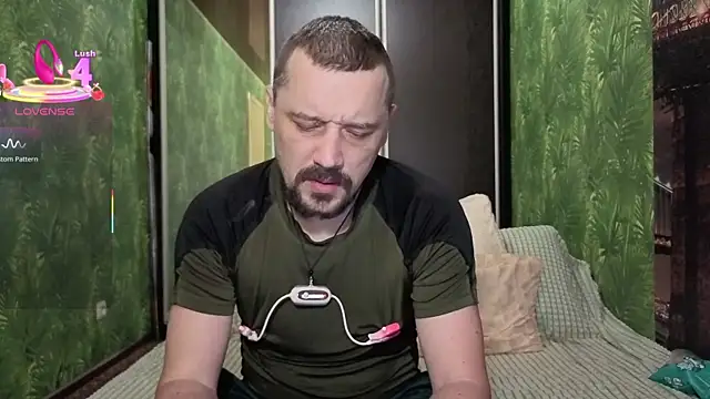 Snapshot of DanielOhCool chatting on 10/11/25, 07:07 DanielOhCool online show from 10/11/25, 07:07