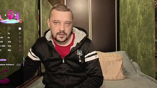 Snapshot of DanielOhCool chatting on 12/16/25, 07:02 DanielOhCool online show from 12/16/25, 07:02