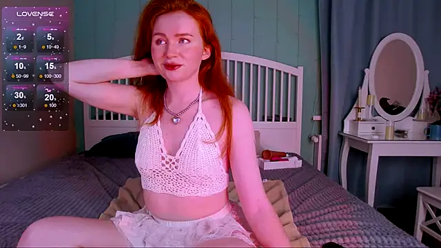 Snapshot of GingerArin chatting on 10/22/25, 10:15 GingerArin online show from 10/22/25, 10:15