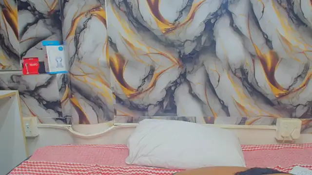 Snapshot of Ms_Rosexxx chatting on 12/19/25, 07:43 Ms Rosexxx online show from 12/19/25, 07:43