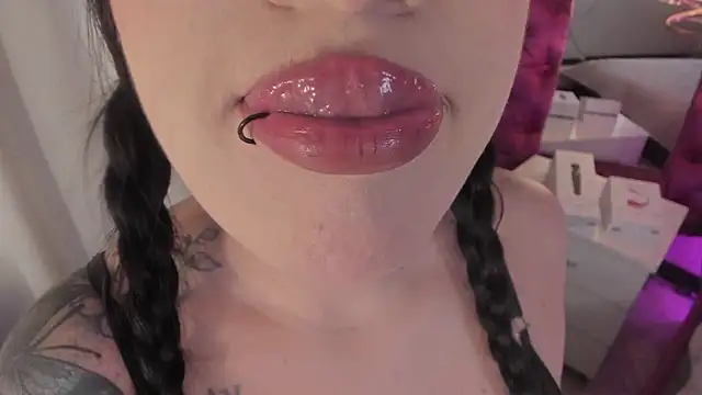 Nara belen online show from 10/16/25, 04:02