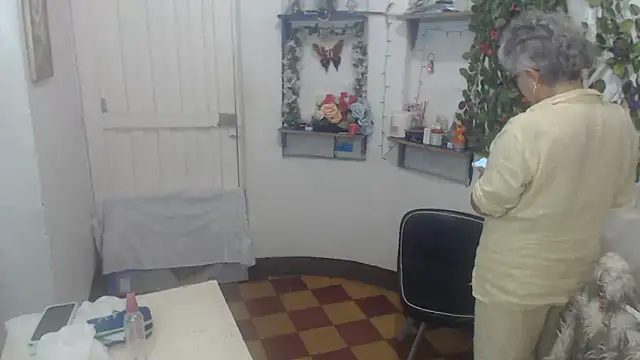 FunnyGrandma online show from 02/21/25, 04:07