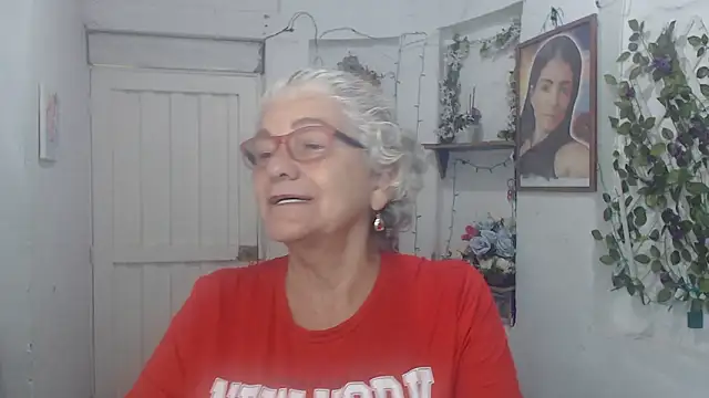 FunnyGrandma online show from 09/19/25, 02:13