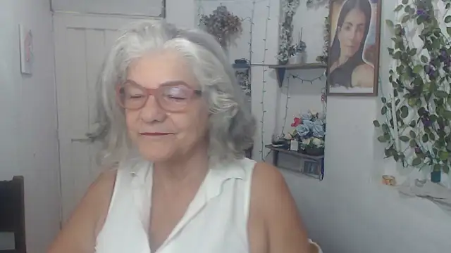 FunnyGrandma online show from 09/20/25, 04:02