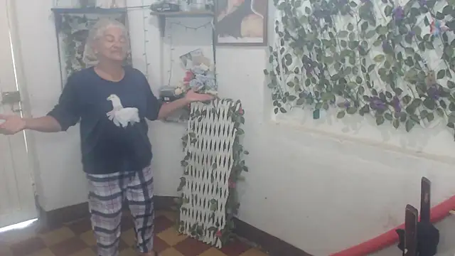 FunnyGrandma online show from 12/03/25, 05:00