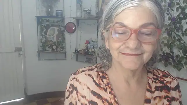 Snapshot of FunnyGrandma chatting on 02/18/26, 12:34 FunnyGrandma online show from 02/18/26, 12:34