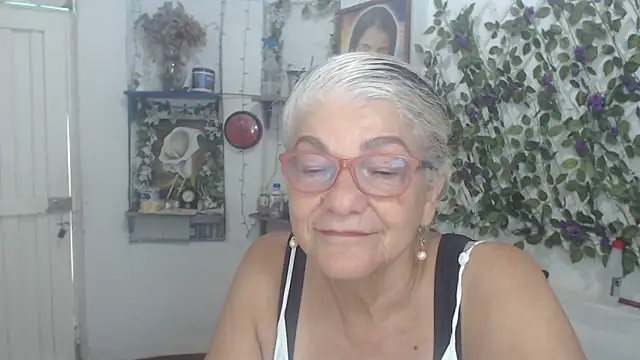 Snapshot of FunnyGrandma chatting on 03/24/26, 08:14 FunnyGrandma online show from 03/24/26, 08:14