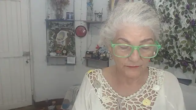 Snapshot of FunnyGrandma chatting on 03/29/26, 12:43 FunnyGrandma online show from 03/29/26, 12:43