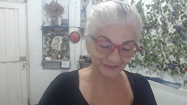 Snapshot of FunnyGrandma chatting on 03/30/26, 12:11 FunnyGrandma online show from 03/30/26, 12:11