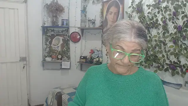 Snapshot of FunnyGrandma chatting on 03/31/26, 11:38 FunnyGrandma online show from 03/31/26, 11:38
