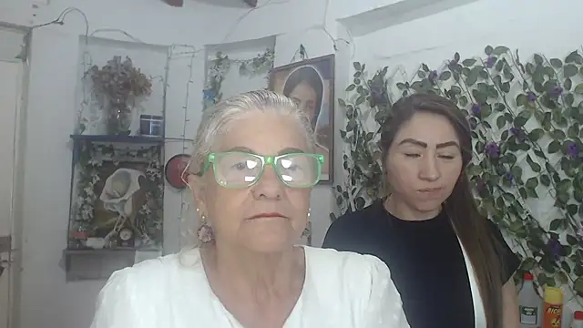 Snapshot of FunnyGrandma chatting on 04/03/26, 09:13 FunnyGrandma online show from 04/03/26, 09:13