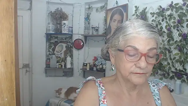 Snapshot of FunnyGrandma chatting on 04/11/26, 12:04 FunnyGrandma online show from 04/11/26, 12:04