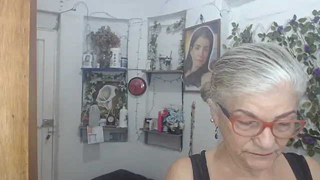 Snapshot of FunnyGrandma chatting on 05/10/26, 12:05 FunnyGrandma online show from 05/10/26, 12:05