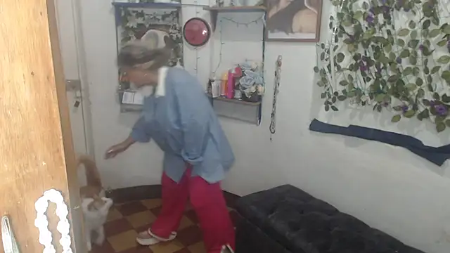 Snapshot of FunnyGrandma chatting on 05/19/26, 03:35 FunnyGrandma online show from 05/19/26, 03:35