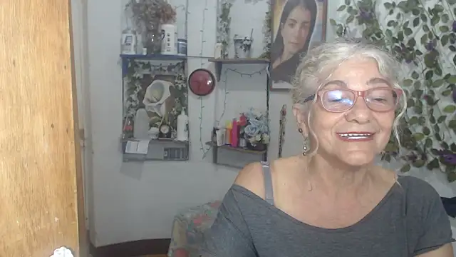 Snapshot of FunnyGrandma chatting on 05/19/26, 11:00 FunnyGrandma online show from 05/19/26, 11:00